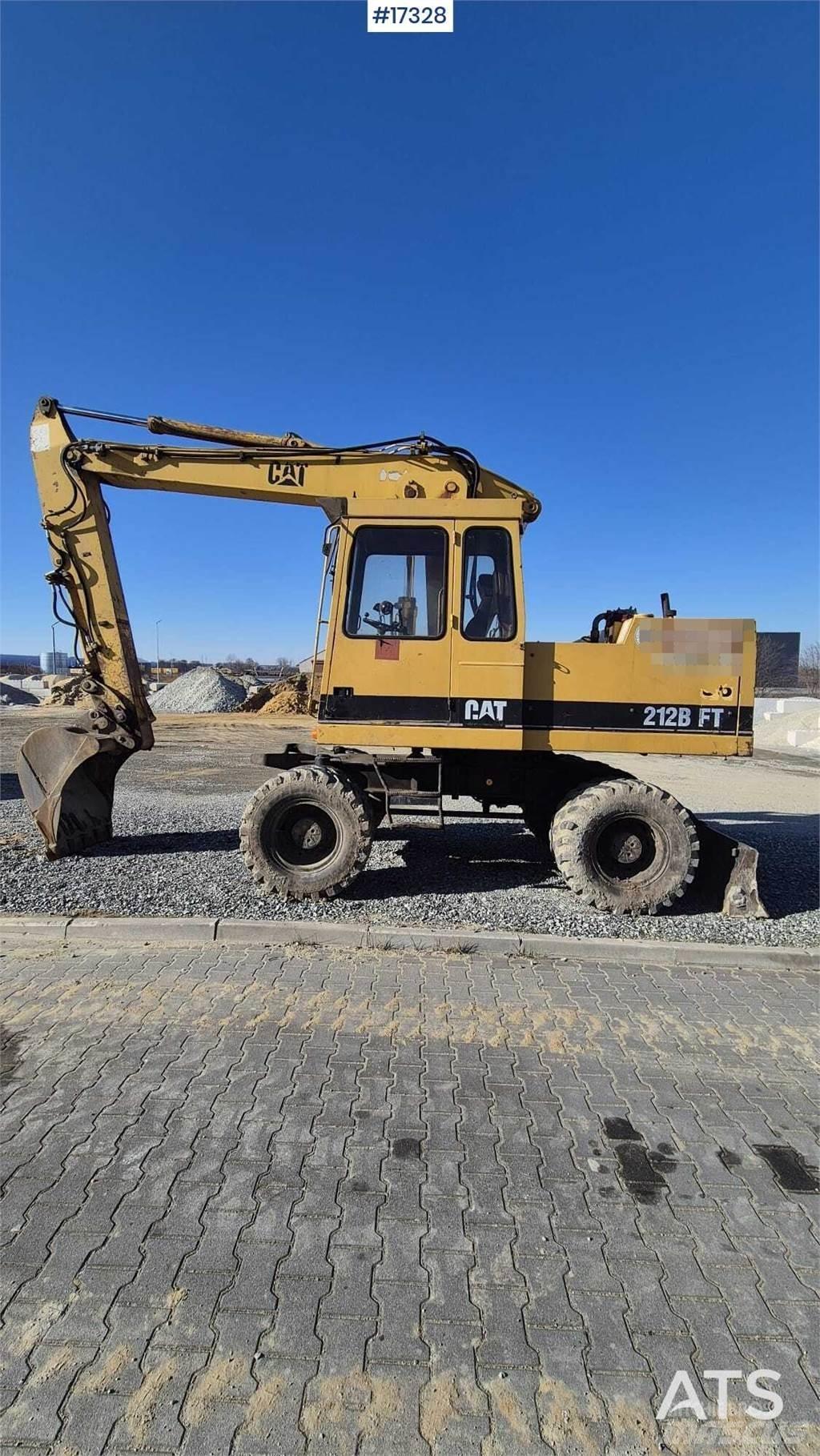 CAT 212BFT Gumikerekes kotrók