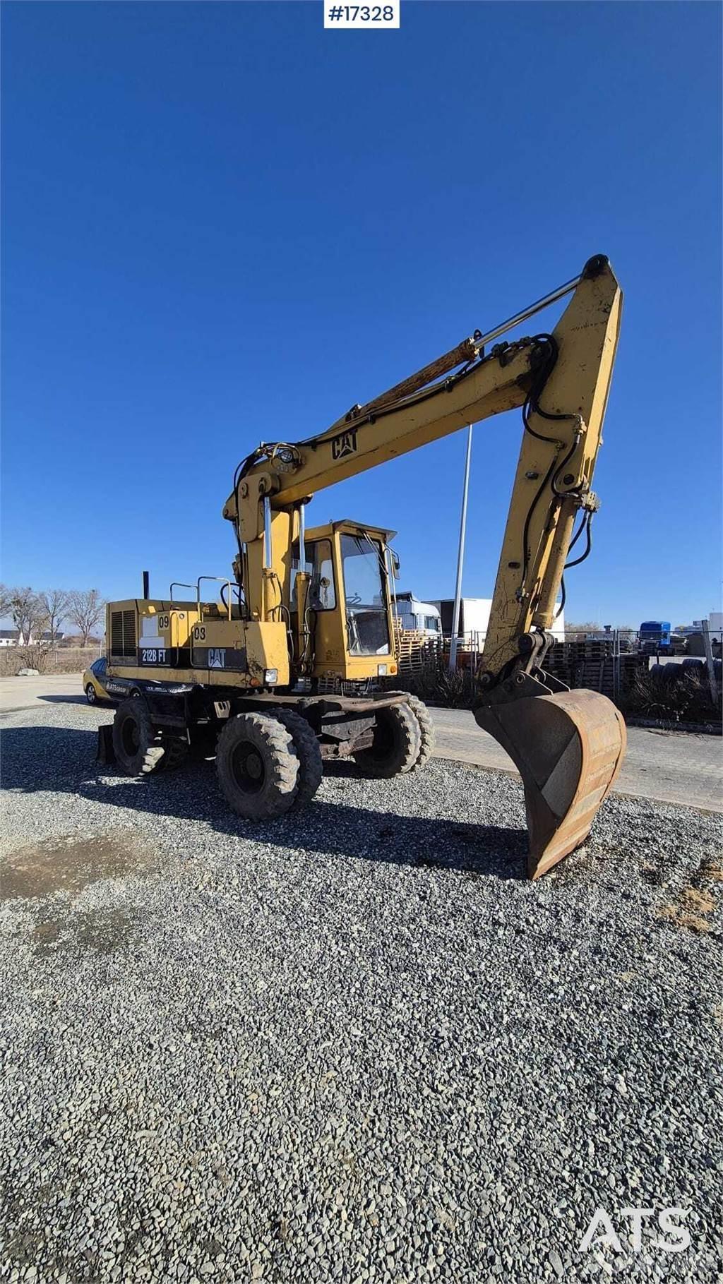 CAT 212BFT Gumikerekes kotrók