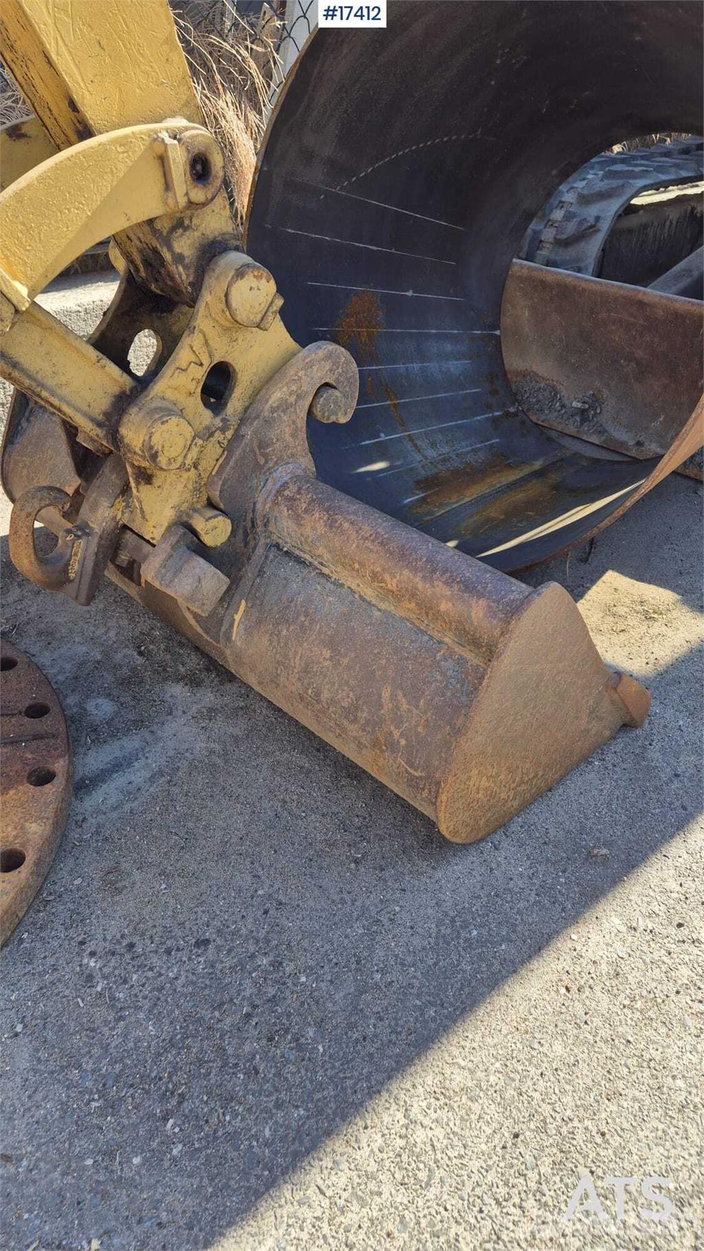 CAT 302.5 Mini kotrók < 7t