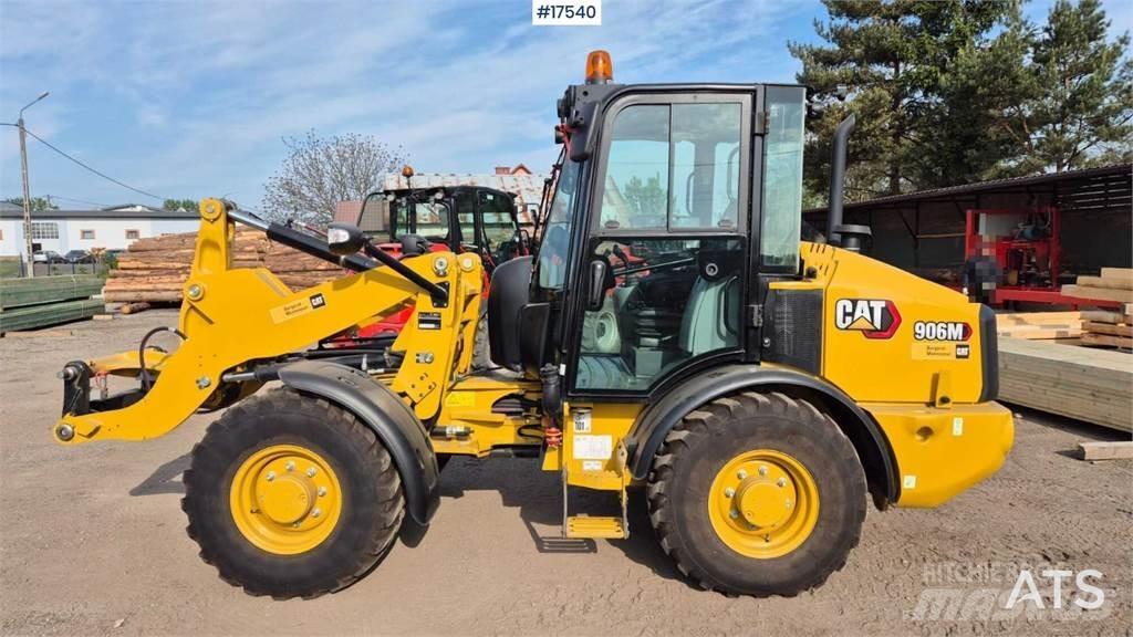 CAT 906M Gumikerekes homlokrakodók