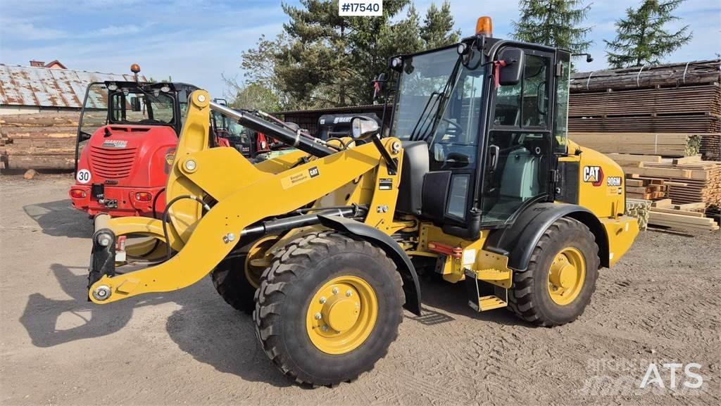 CAT 906M Gumikerekes homlokrakodók