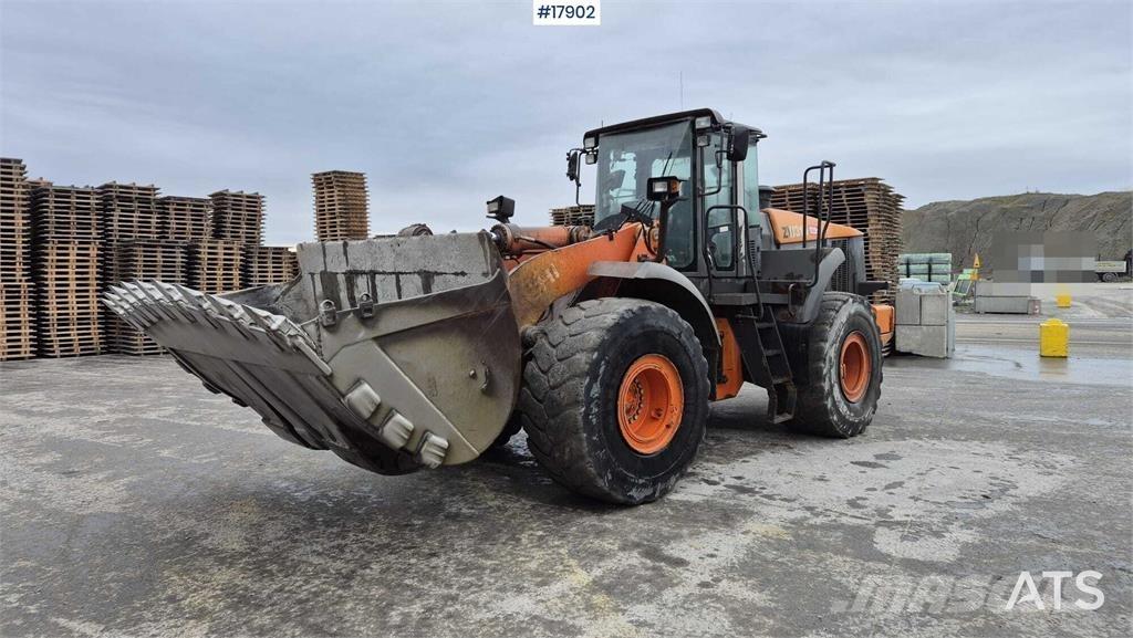 Hitachi ZW 310 Gumikerekes homlokrakodók