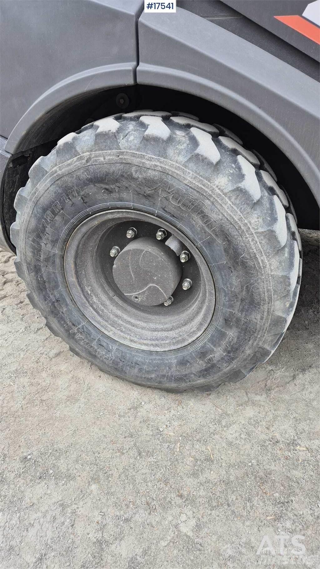 Hitachi ZW 75 Gumikerekes homlokrakodók