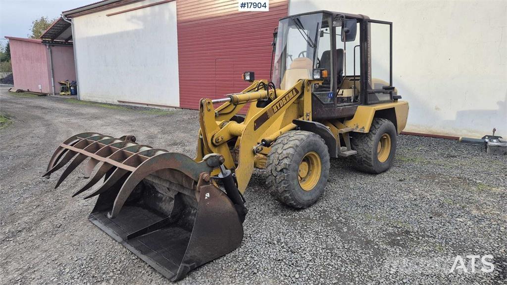 Hydrema WL 480 Gumikerekes homlokrakodók