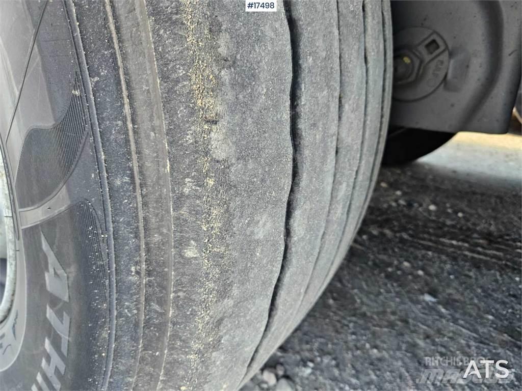 Krone SD Elhúzható ponyvás félpótkocsik
