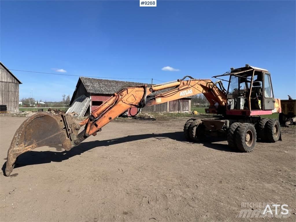 Atlas 1302E Gumikerekes kotrók