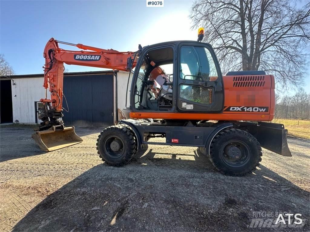 Doosan DX140W Gumikerekes kotrók