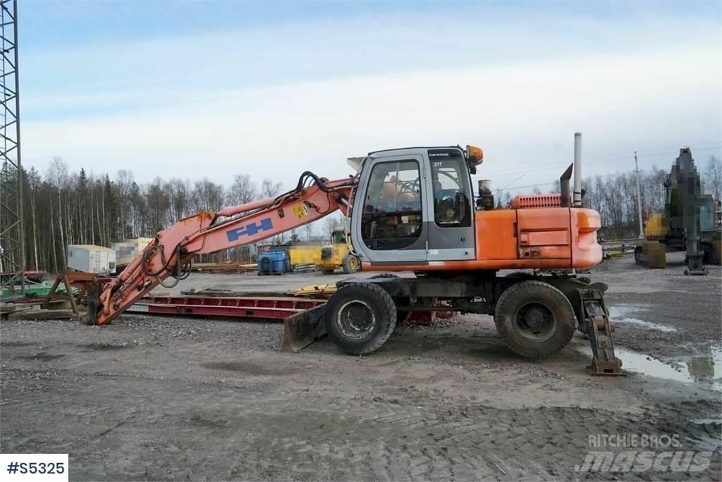 Hitachi EX165W Gumikerekes kotrók