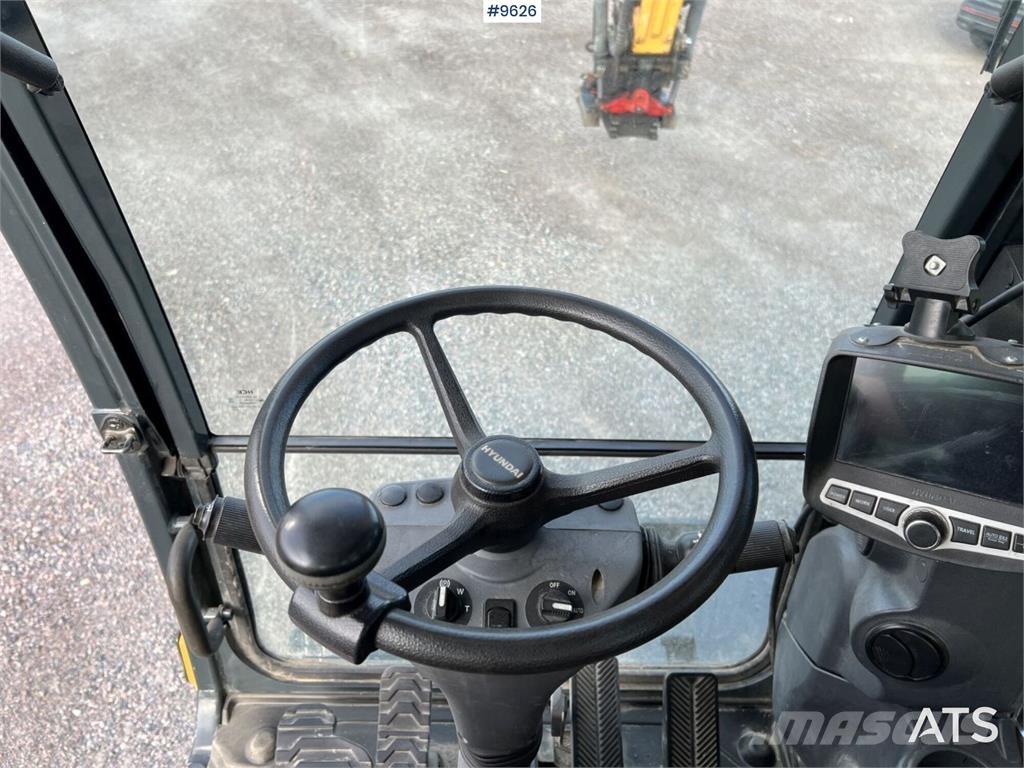 Hyundai 140W-9A Gumikerekes kotrók