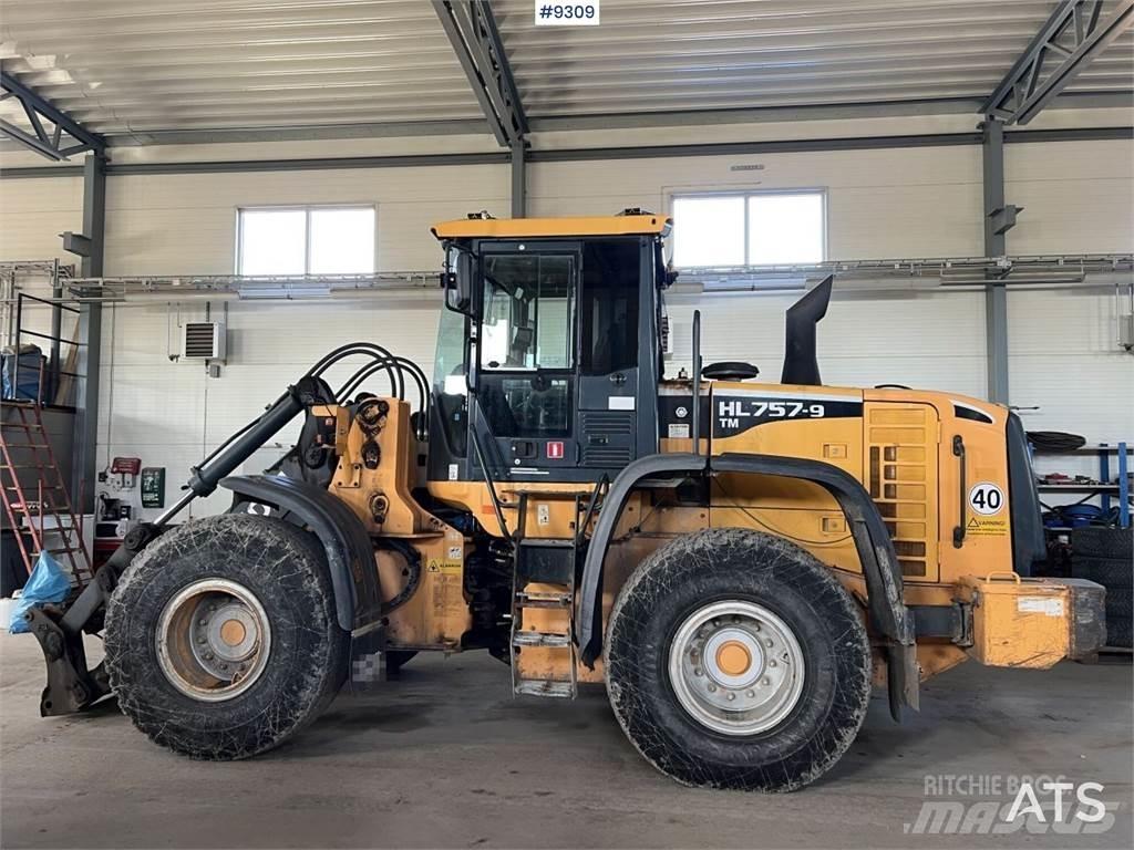 Hyundai HL757TM-9 gumikerekes dózer