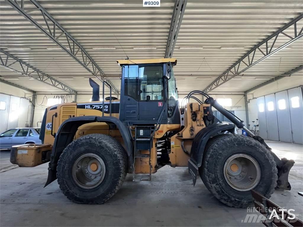 Hyundai HL757TM-9 gumikerekes dózer