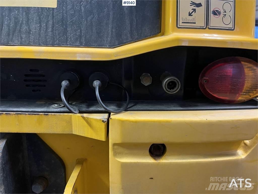 JCB 409 T4 gumikerekes dózer