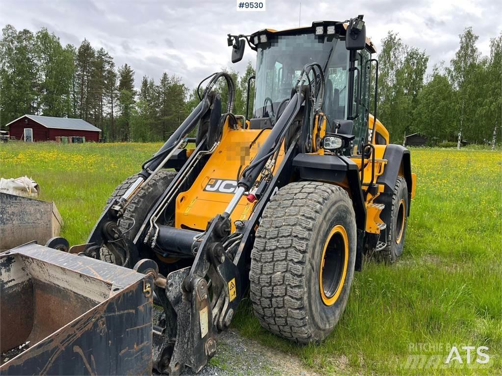 JCB 427 HT Gumikerekes homlokrakodók