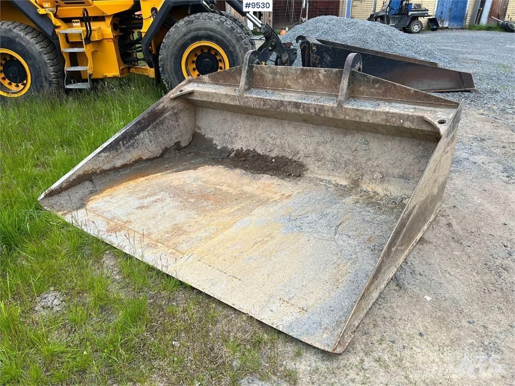 JCB 427 HT Gumikerekes homlokrakodók