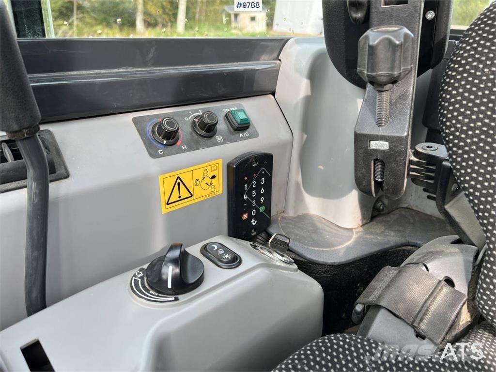 Komatsu PC55MR-5E0 Mini kotrók < 7t
