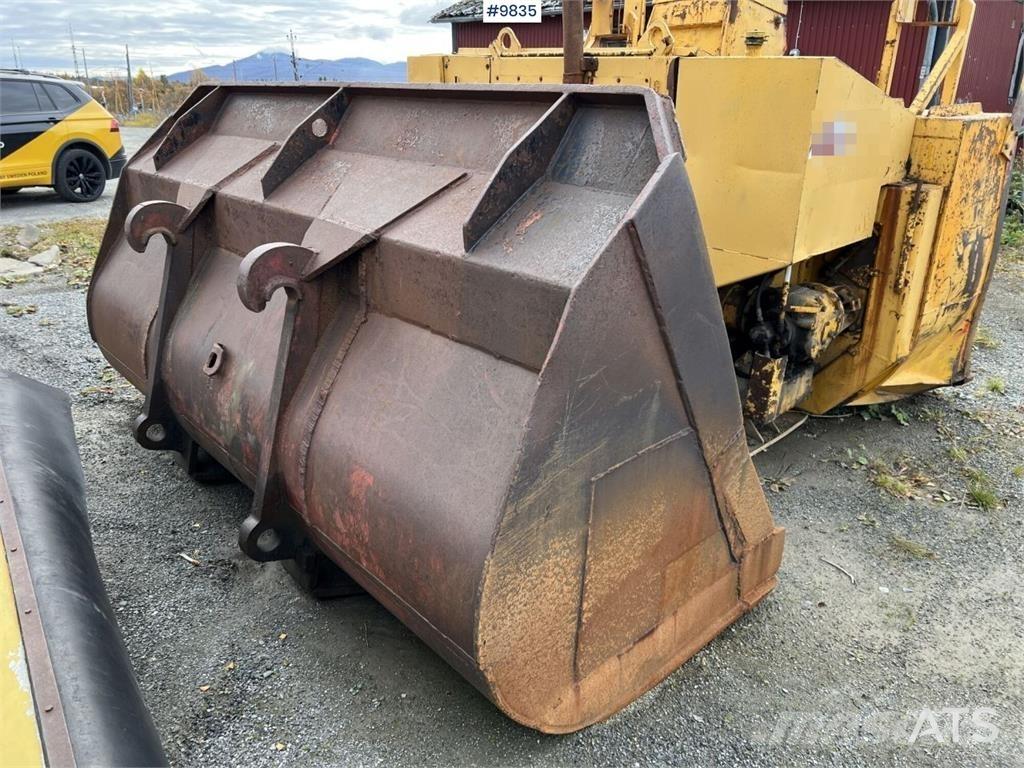 Volvo L180C Gumikerekes homlokrakodók