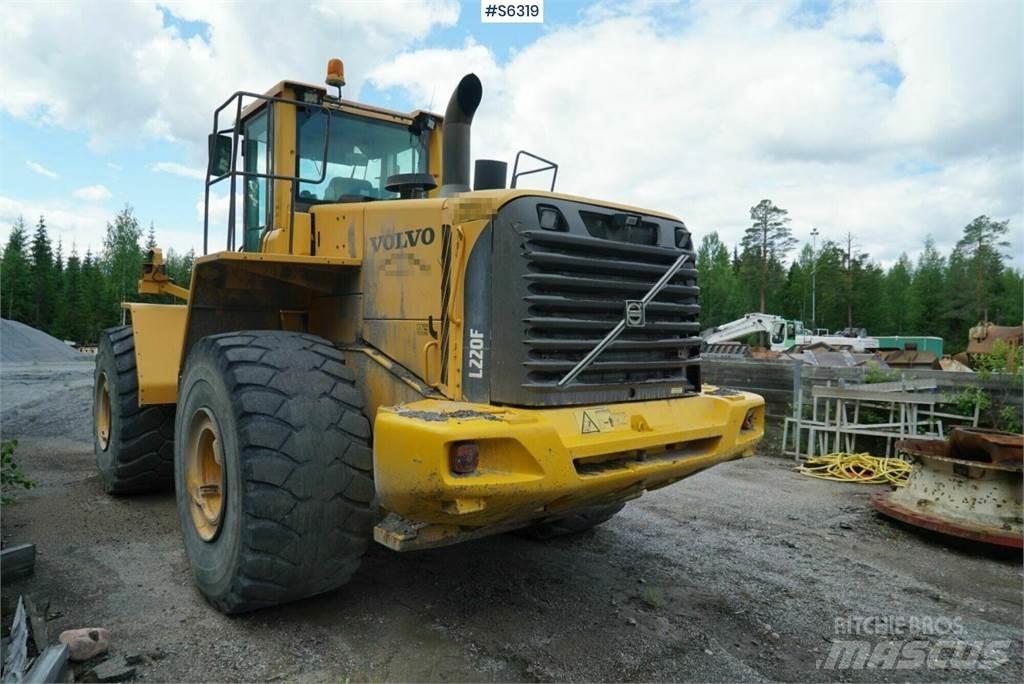 Volvo L220F Gumikerekes homlokrakodók