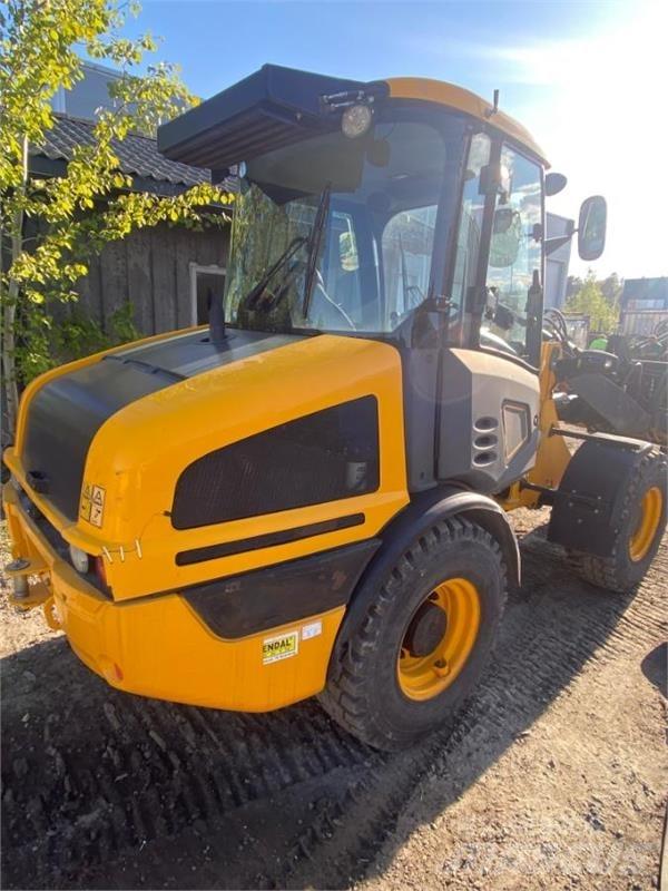 JCB 407 Gumikerekes homlokrakodók