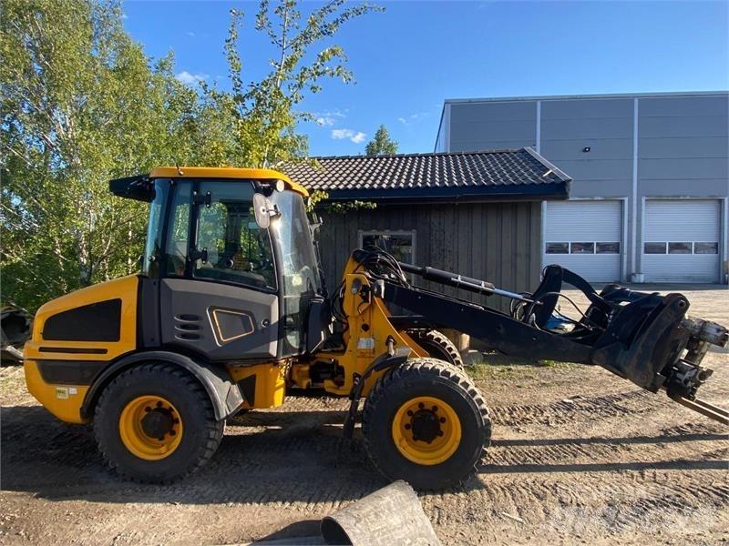 JCB 407 Gumikerekes homlokrakodók