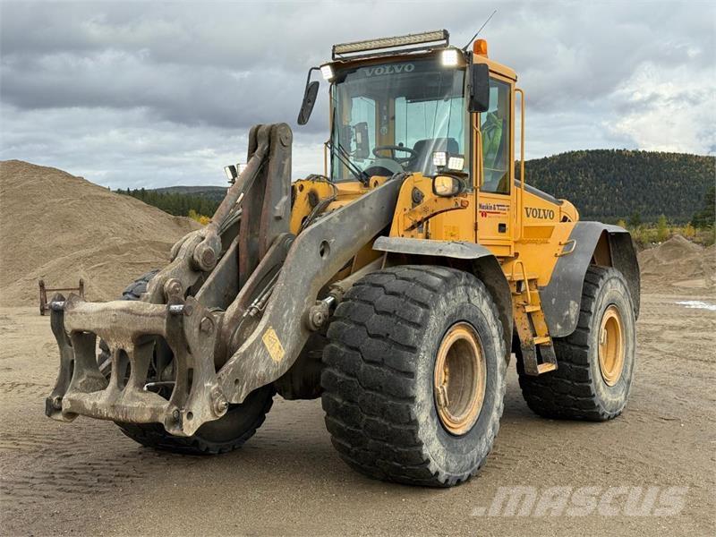 Volvo L120E Gumikerekes homlokrakodók