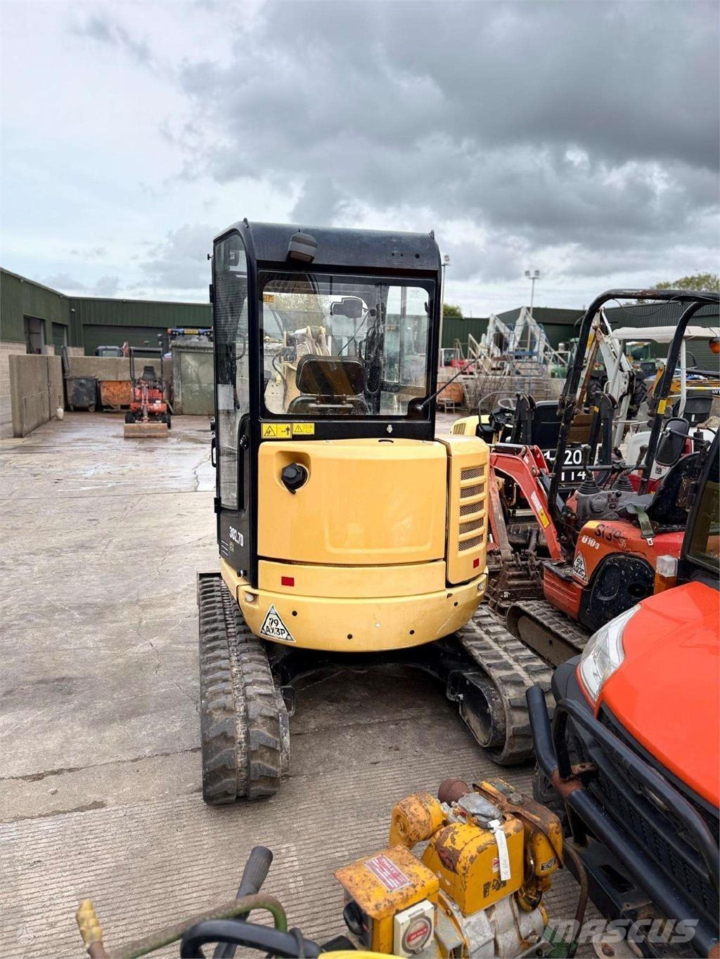 CAT 302.7 DCR Mini kotrók < 7t