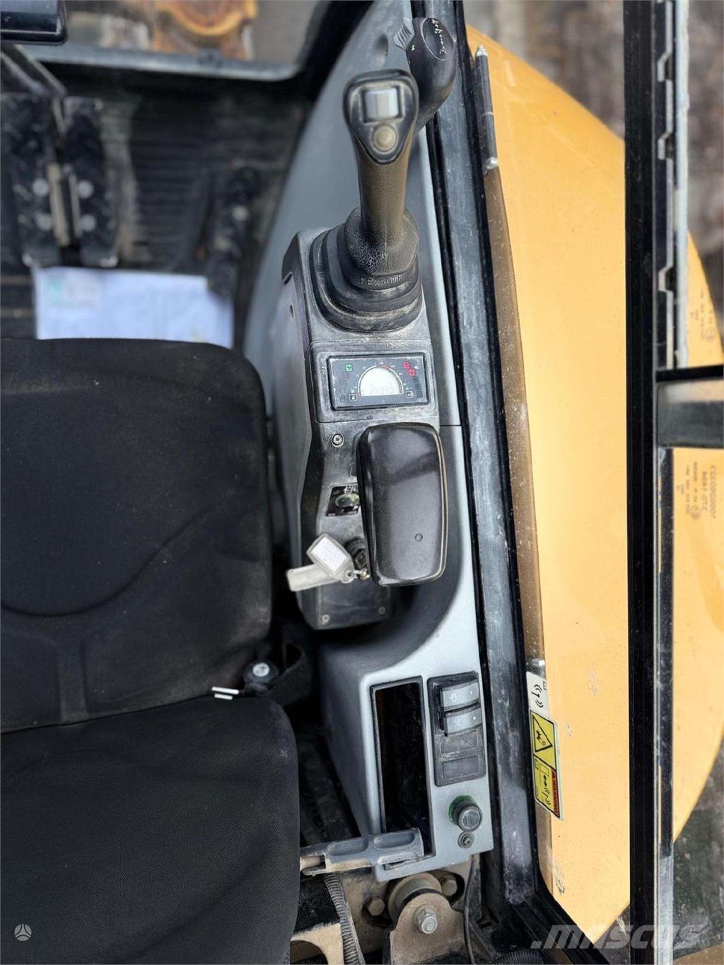 CAT 302.7 DCR Mini kotrók < 7t