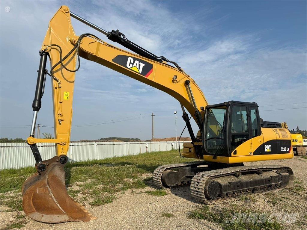 CAT 323 D Lánctalpas kotrók