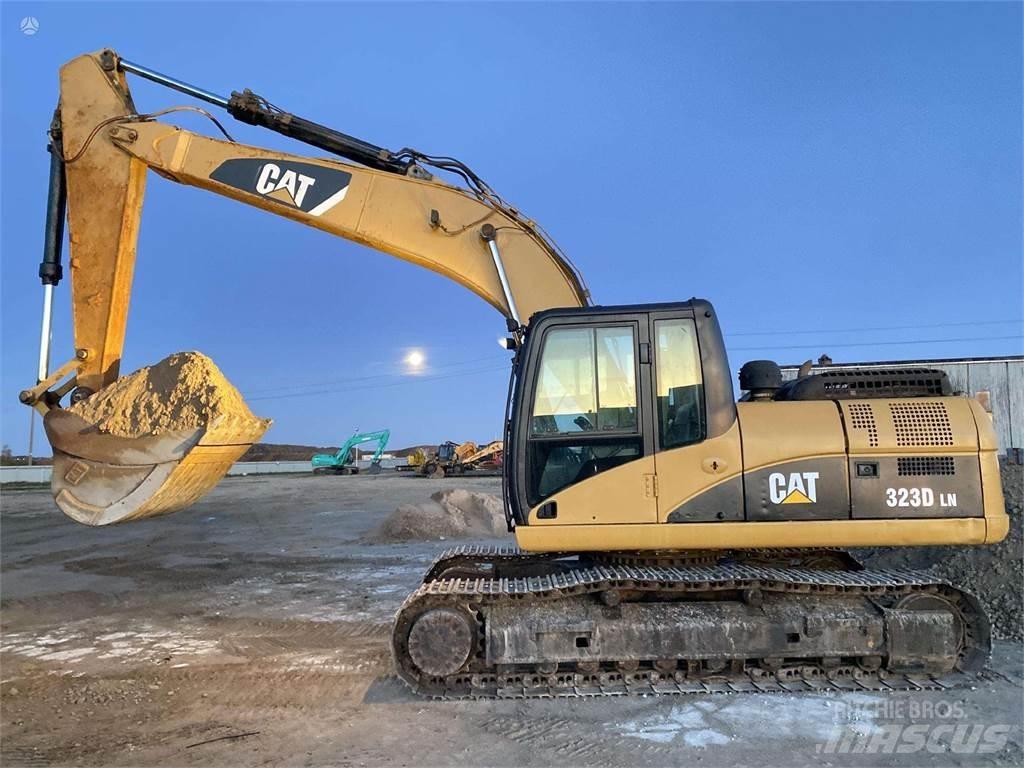 CAT 323 DLN Lánctalpas kotrók