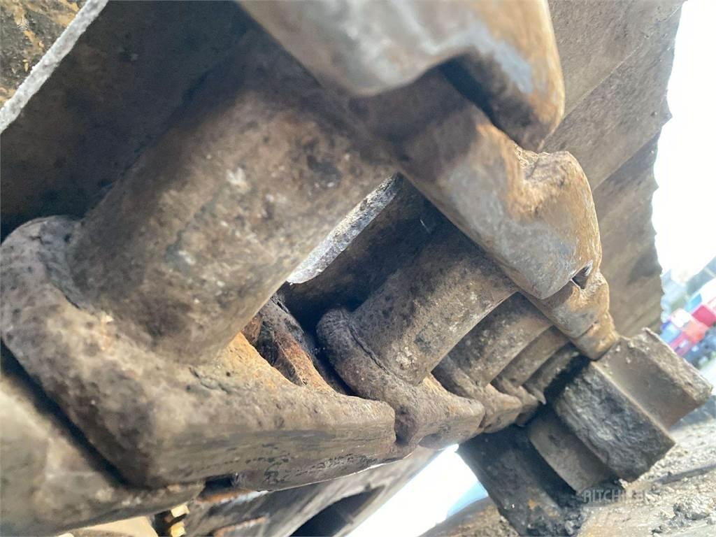 CAT 323 DLN Lánctalpas kotrók