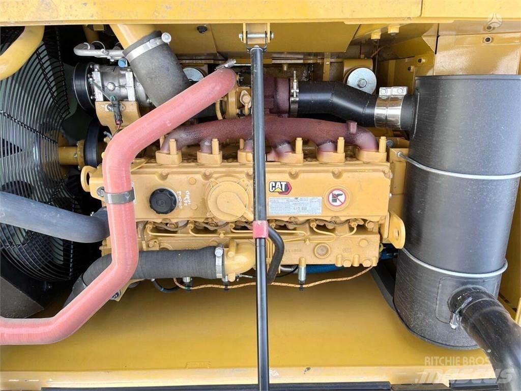 CAT 323D3 Lánctalpas kotrók