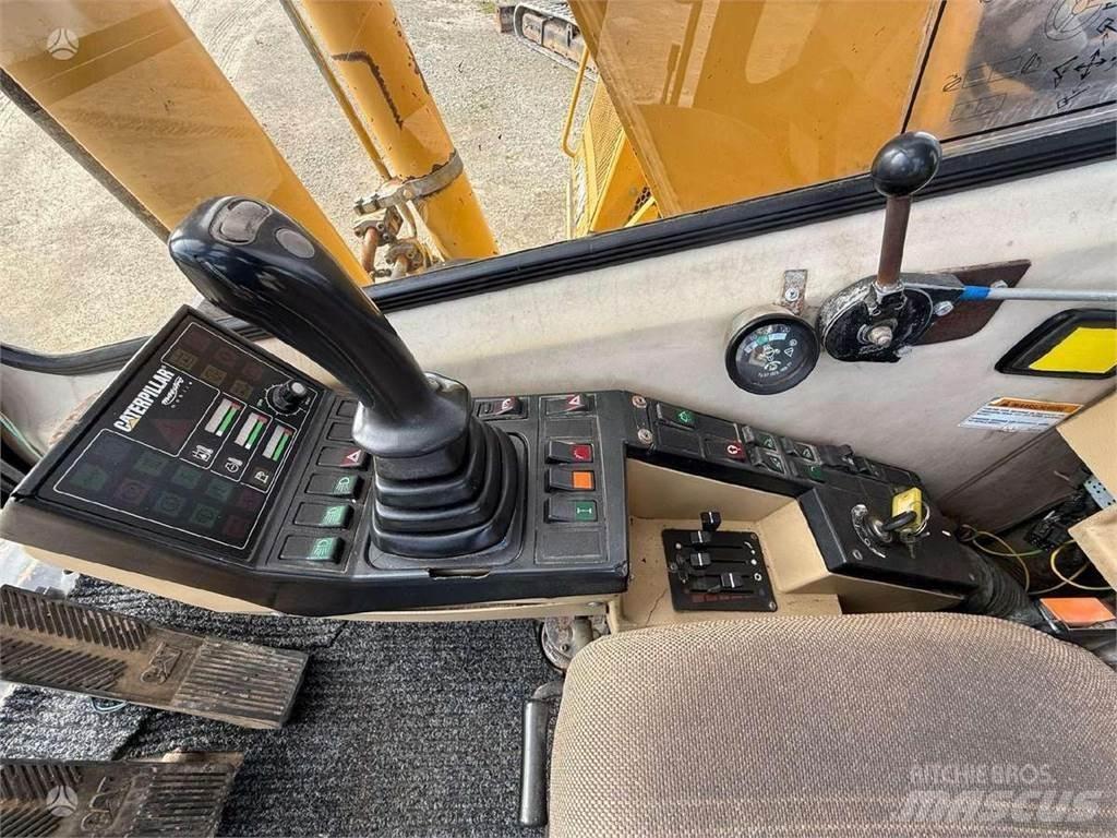 CAT M 315 Gumikerekes kotrók