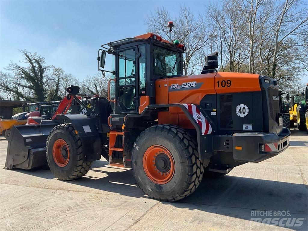 Doosan DL280 Gumikerekes homlokrakodók