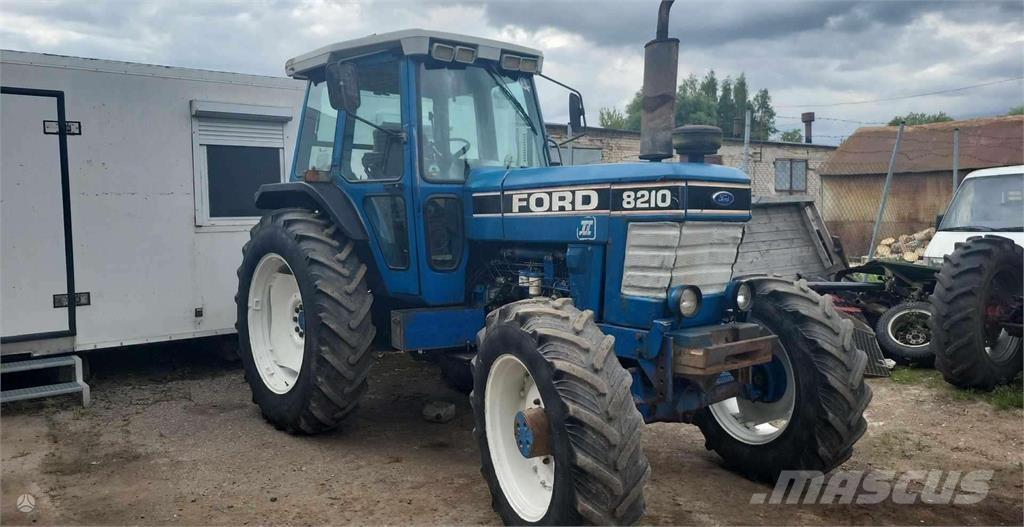 Ford 8210 Traktorok