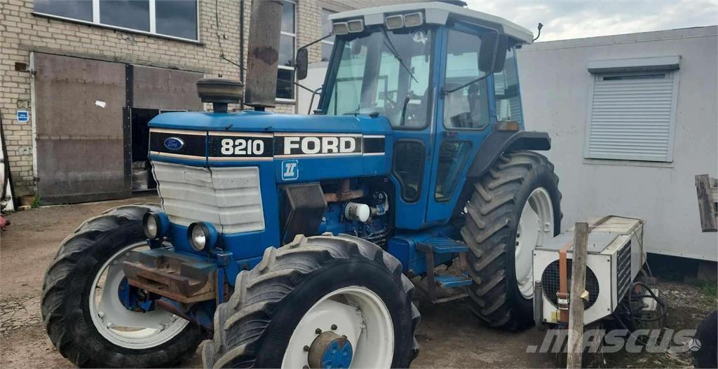 Ford 8210 Traktorok