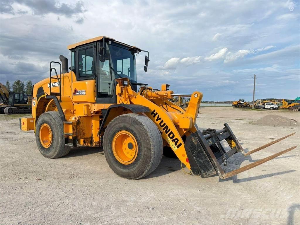 Hyundai HL 955 Gumikerekes homlokrakodók