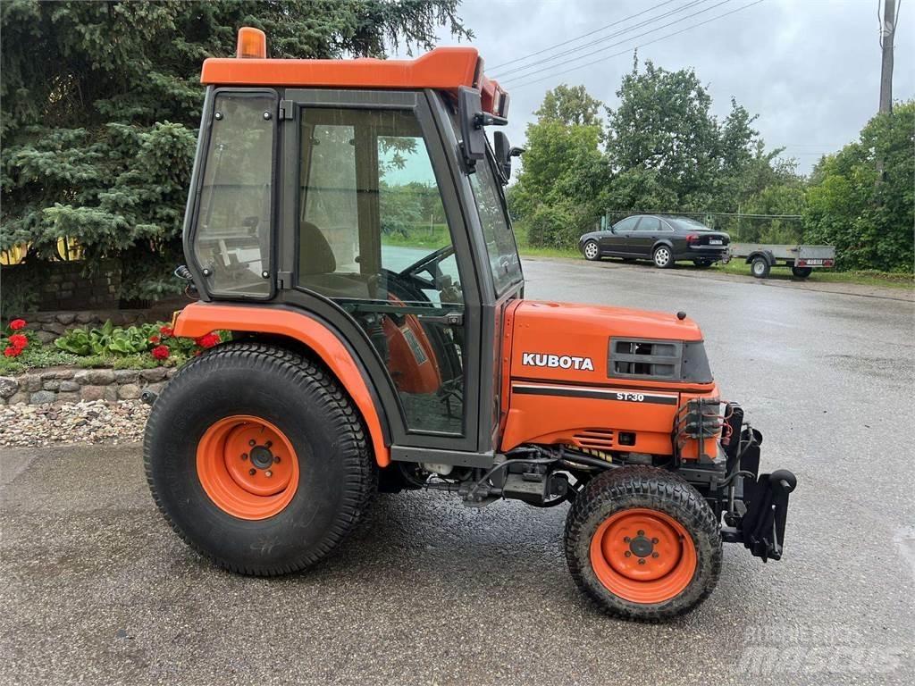 Kubota ST-30 Traktorok
