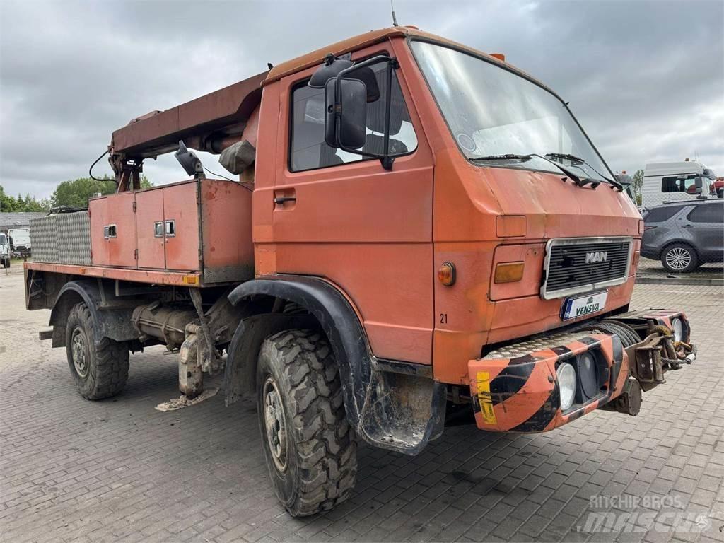 MAN 9.150 4x4 14m. Teherautóra szerelt emelők és állványok