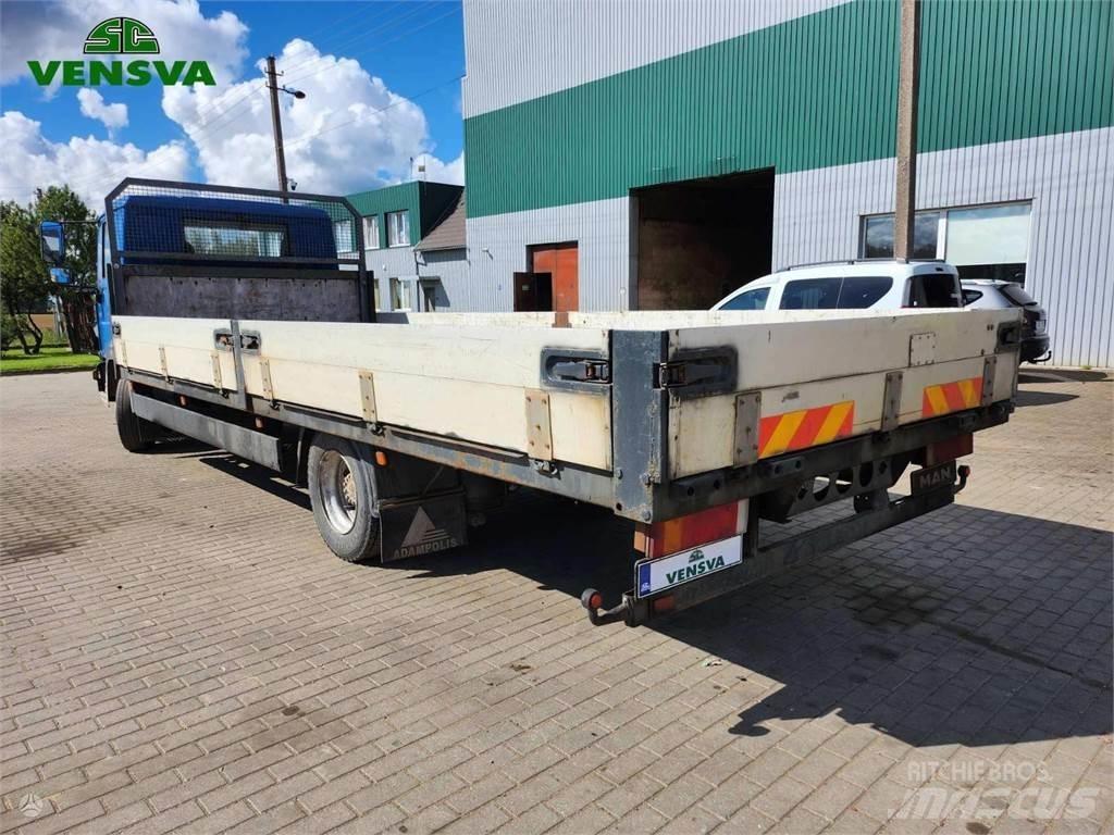 MAN LE 8.220 Platós / Ponyvás teherautók