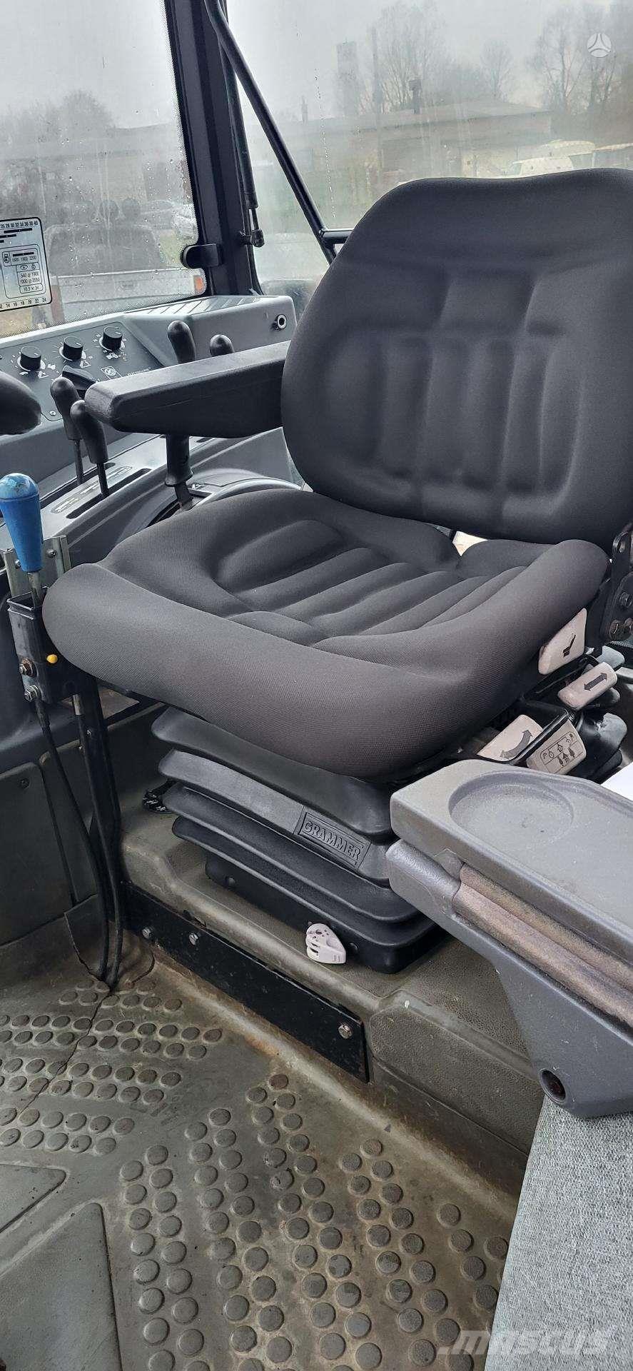 New Holland 7740 Traktorok