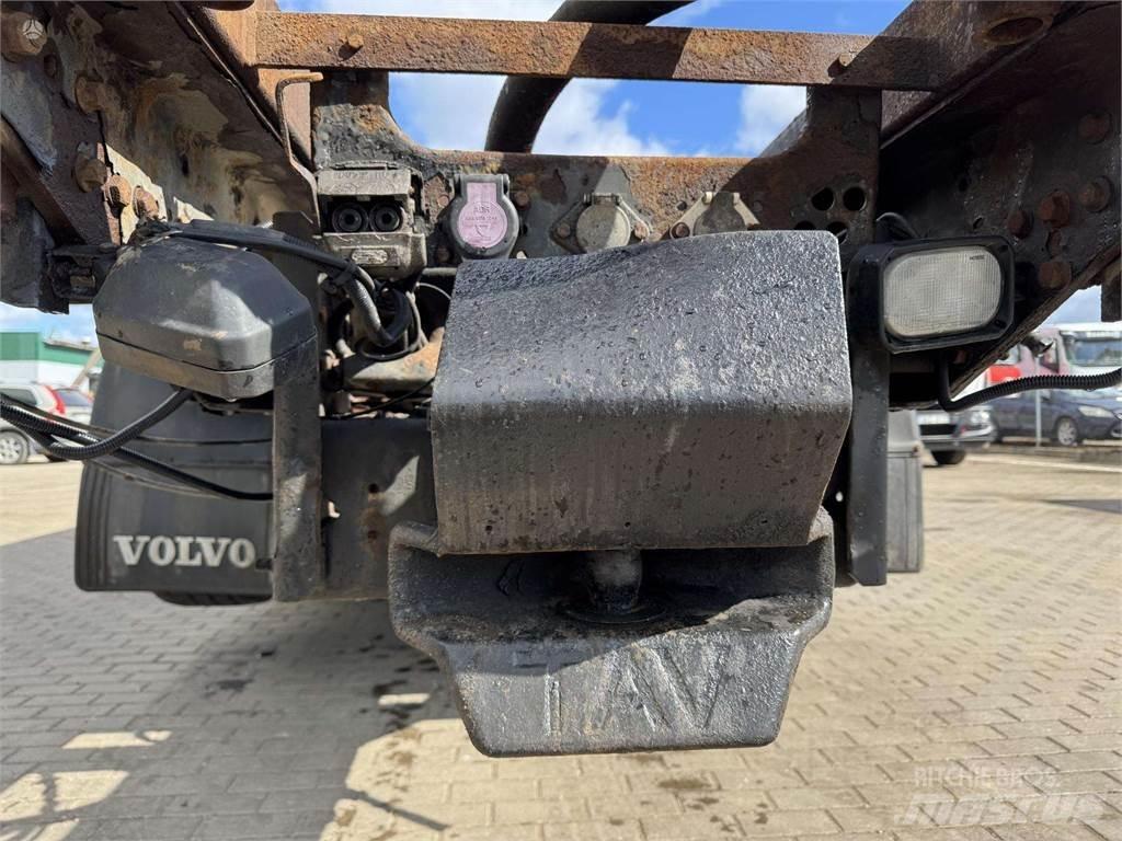 Volvo FM 440 6x2 Platós / Ponyvás teherautók