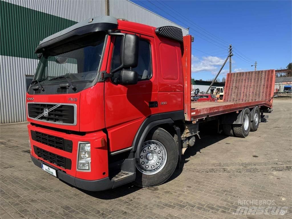Volvo FM 9 Platós / Ponyvás teherautók