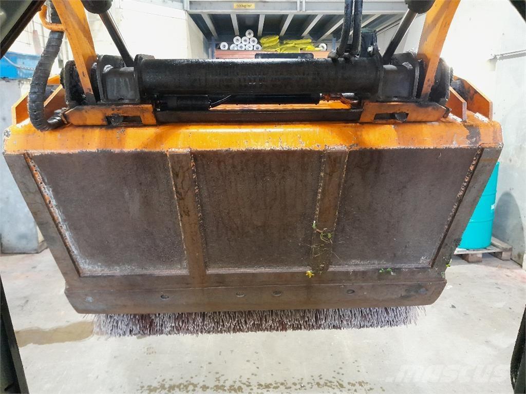 CAT 226D Gumikerekes homlokrakodók