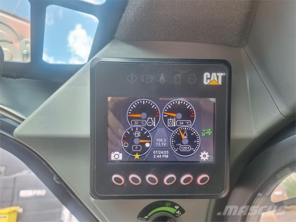 CAT 226D3 Gumikerekes homlokrakodók