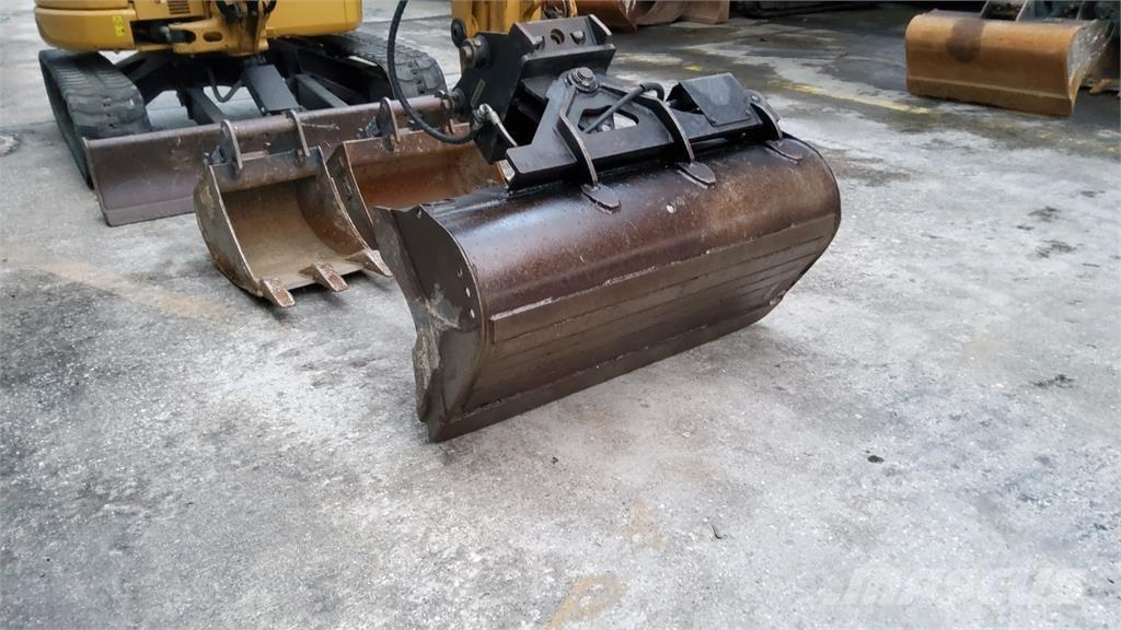 CAT 303.5E CR Mini kotrók < 7t