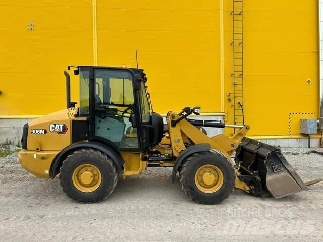 CAT 906M Gumikerekes homlokrakodók