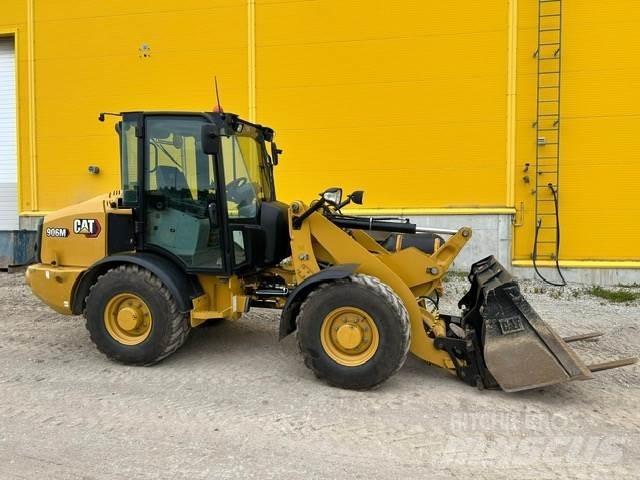 CAT 906M Gumikerekes homlokrakodók