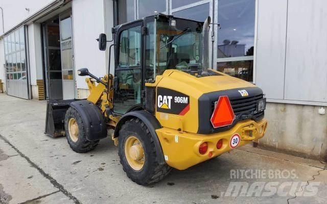 CAT 906M Gumikerekes homlokrakodók