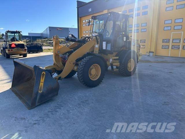 CAT 908M Gumikerekes homlokrakodók