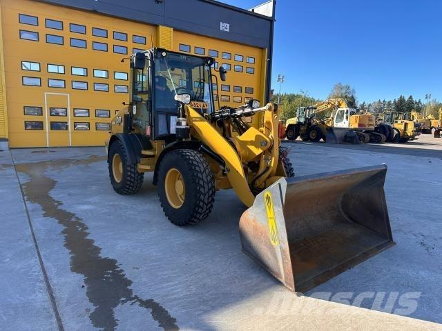 CAT 908M Gumikerekes homlokrakodók