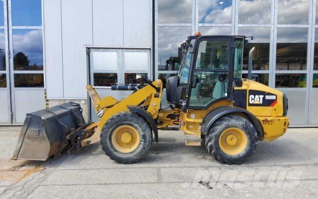 CAT 908M Gumikerekes homlokrakodók